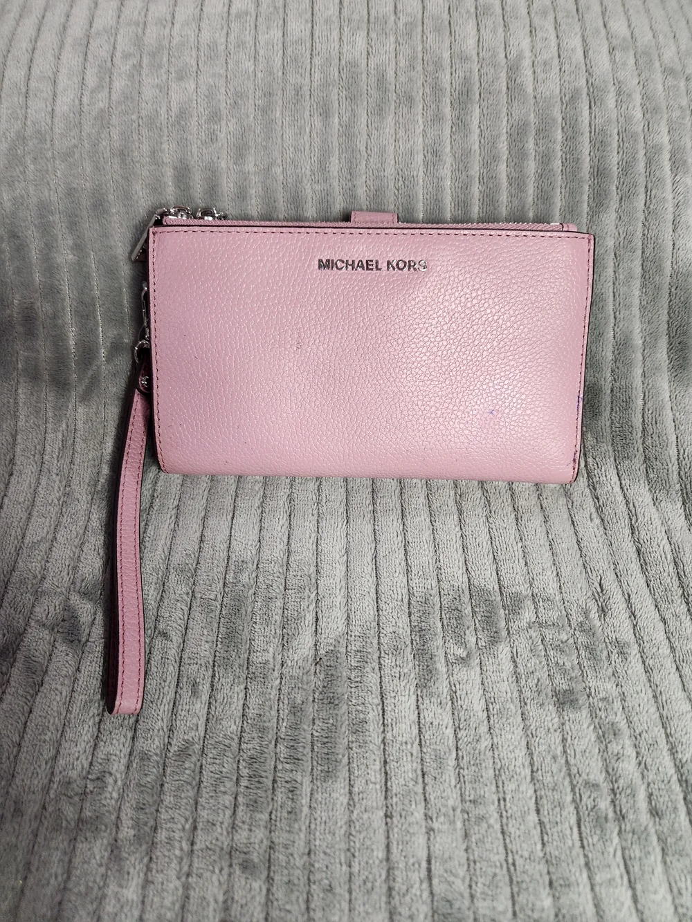 MICHAEL Michael Kors Adele Double-Zip Pebble Leather phone Wristlet Lilac Pink